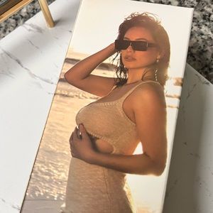 Les Do Makeup fiancé sunglasses